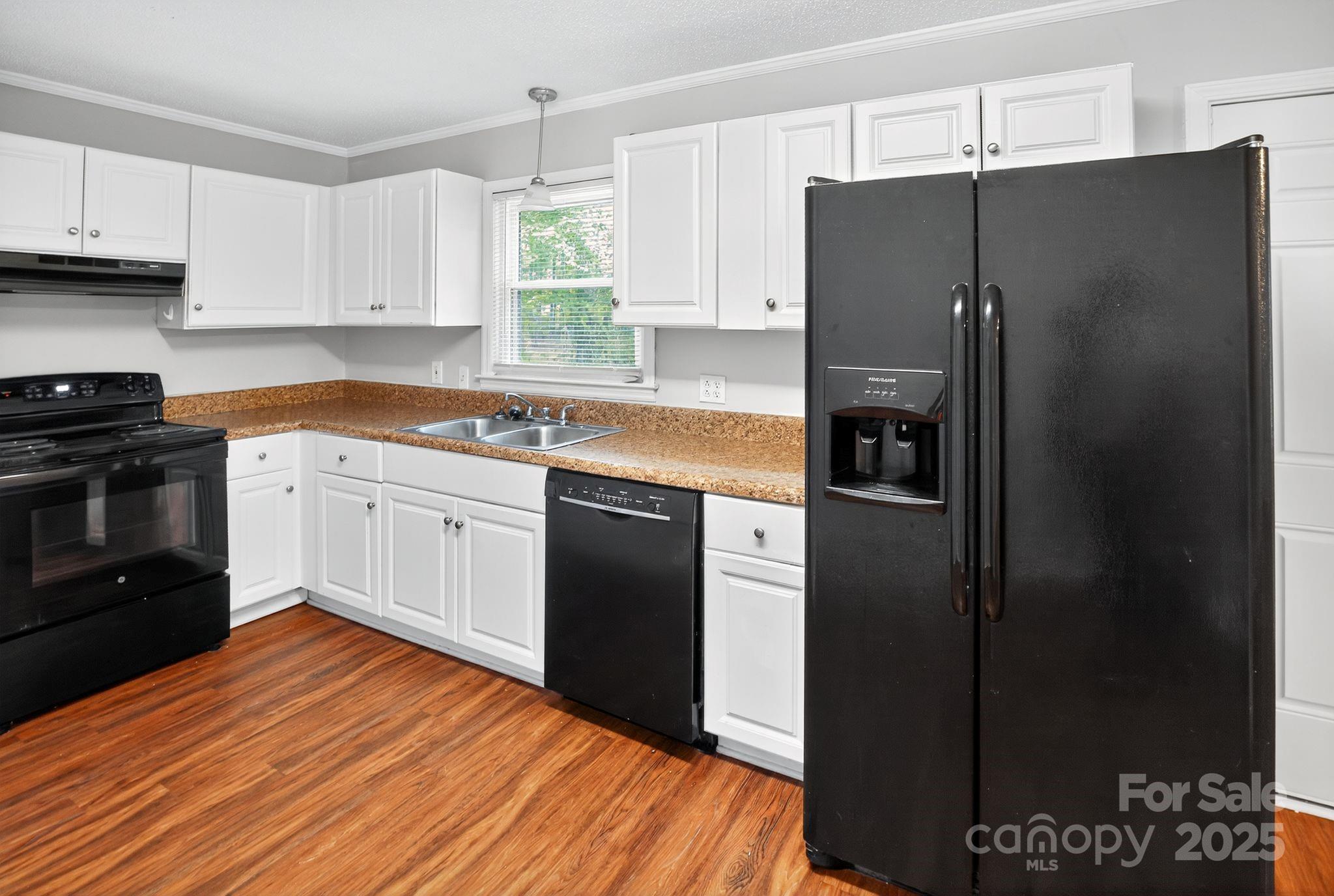 3725 Harrogate Road Columbia, SC 29210 - Photo 17 of 31 a kitchen with stainless steel appliances granite countertop a refrigerator and a stove