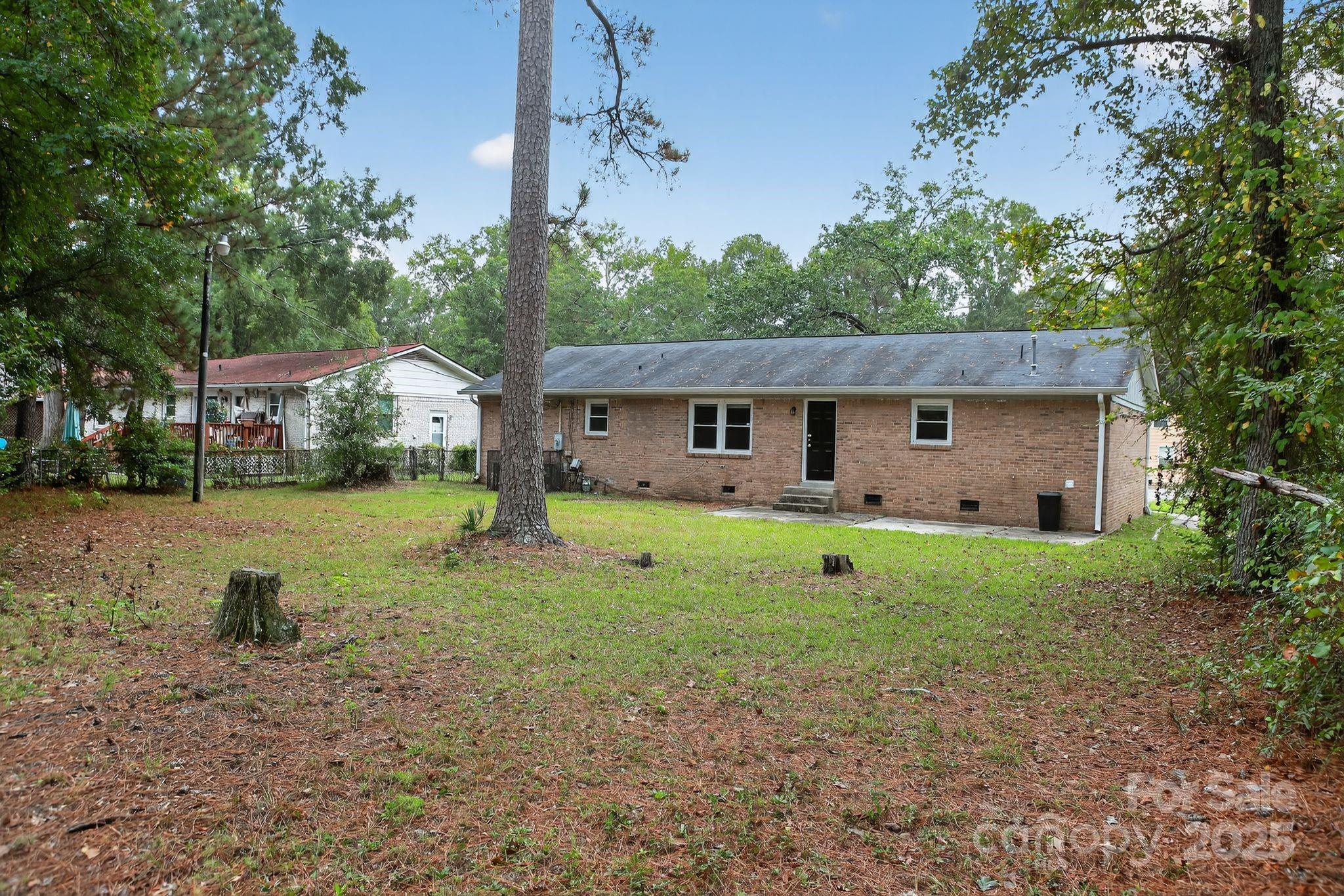3725 Harrogate Road Columbia, SC 29210 - Photo 5 of 31 a front view of a house with garden