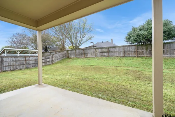 a view of a pathway with a yard
