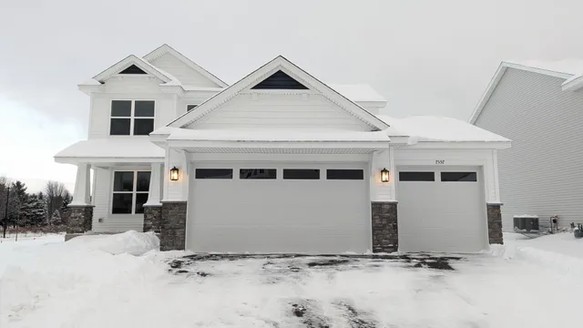 $514,385 | 7557 Lower 42nd Street North, St. Paul, MN 55128