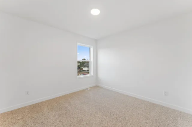 $514,385 | 7557 Lower 42nd Street North, St. Paul, MN 55128