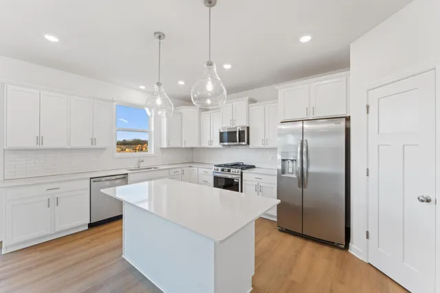 $514,385 | 7557 Lower 42nd Street North, St. Paul, MN 55128