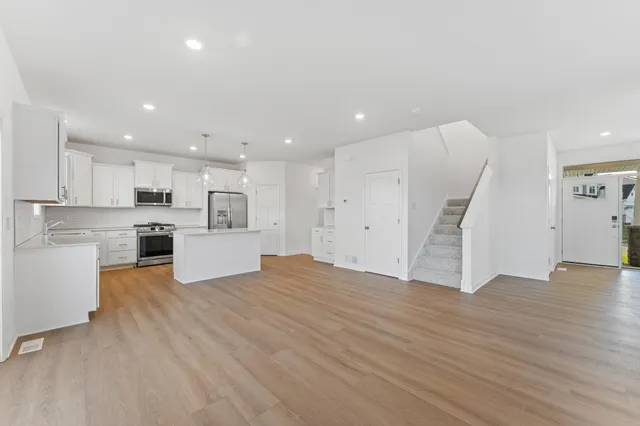 $514,385 | 7557 Lower 42nd Street North, St. Paul, MN 55128