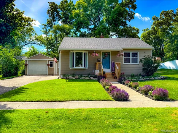 $250,000 | 610 North Barnard Street, Howell, MI 48843