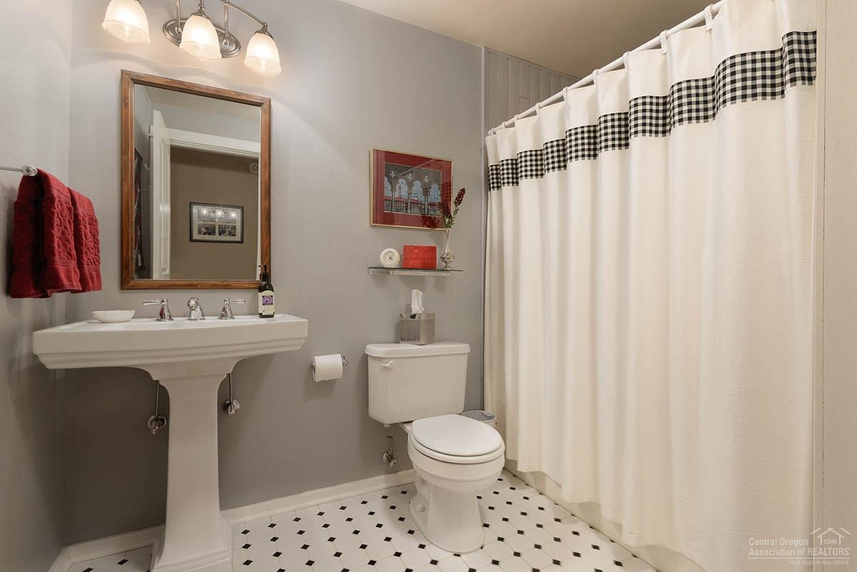20235 Rae Road Bend, OR 97702 - Photo 13 of 23 Additional Photo