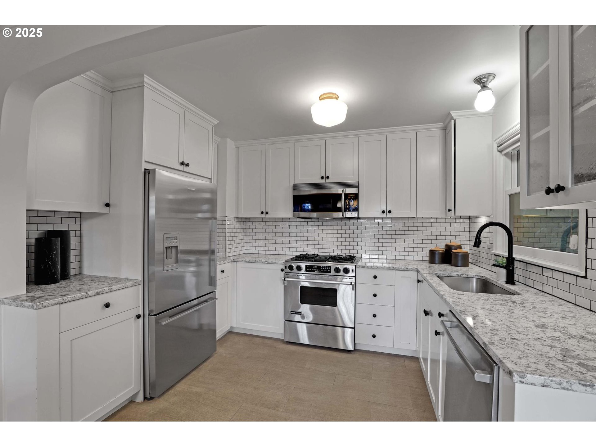 2944 Northwest Raleigh Street Portland, OR 97210 - Photo 11 of 30 Gallery Image 11