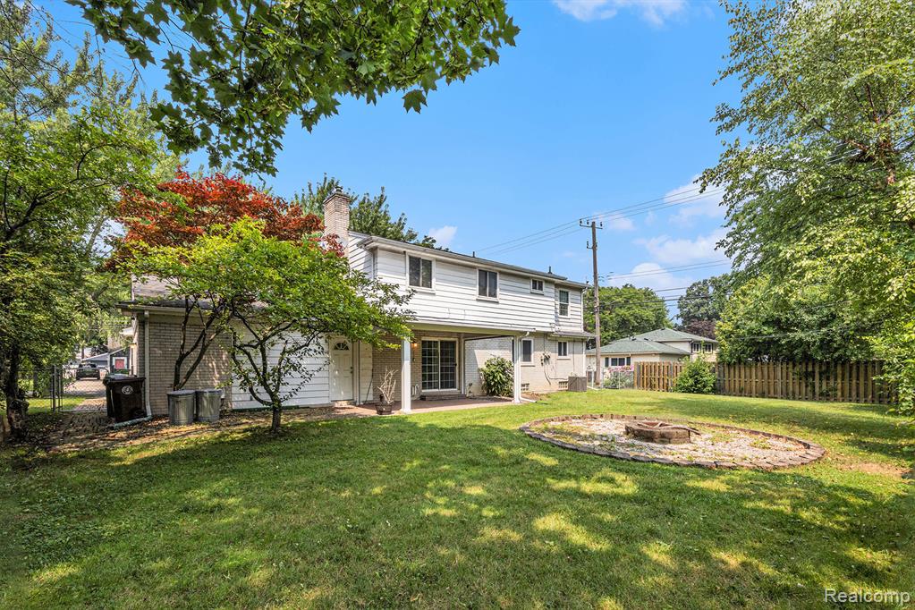 20740 Marter Road Grosse Pointe Woods, MI 48236 - Photo 22 of 37