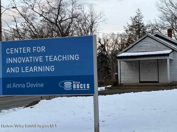 a view of multiple houses