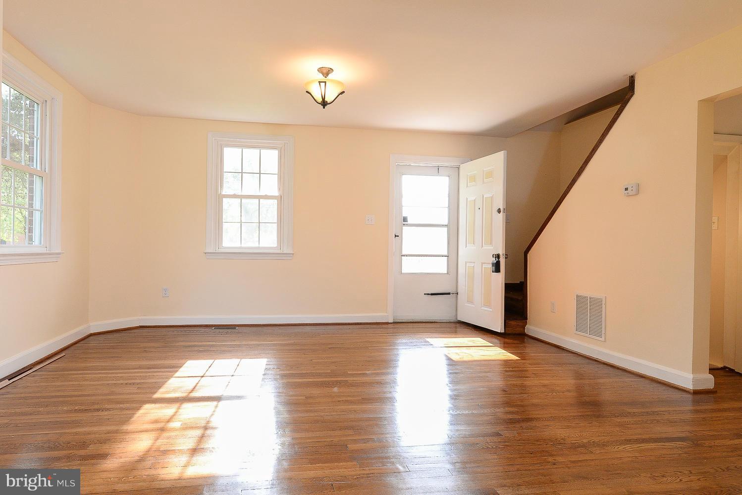 7902 Malcolm Road Clinton, MD 20735 - Photo 12 of 29 Living Room