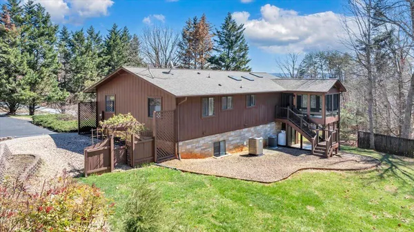 $524,888 | 103 Twin Cove Trail, Moneta, VA 24121