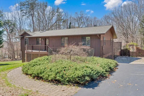 $524,888 | 103 Twin Cove Trail, Moneta, VA 24121