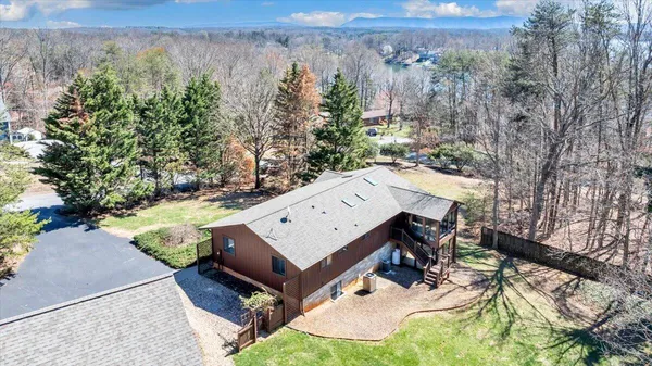 $524,888 | 103 Twin Cove Trail, Moneta, VA 24121