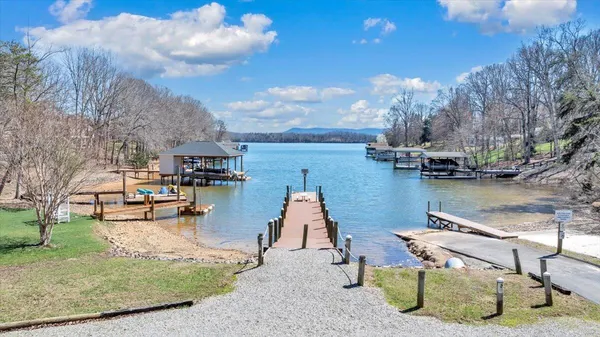 $524,888 | 103 Twin Cove Trail, Moneta, VA 24121
