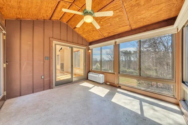 $524,888 | 103 Twin Cove Trail, Moneta, VA 24121