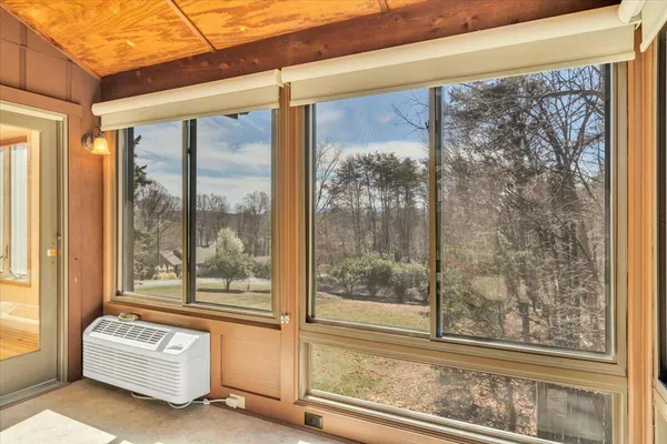 $524,888 | 103 Twin Cove Trail, Moneta, VA 24121