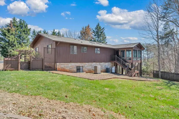 $524,888 | 103 Twin Cove Trail, Moneta, VA 24121