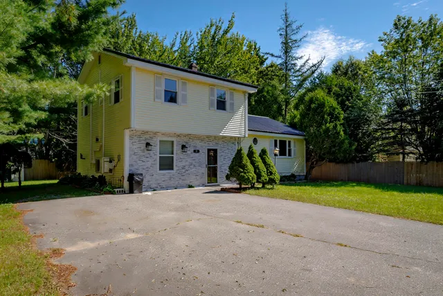 $395,000 | 17 Mcdonald Avenue, Ellsworth, ME 04605