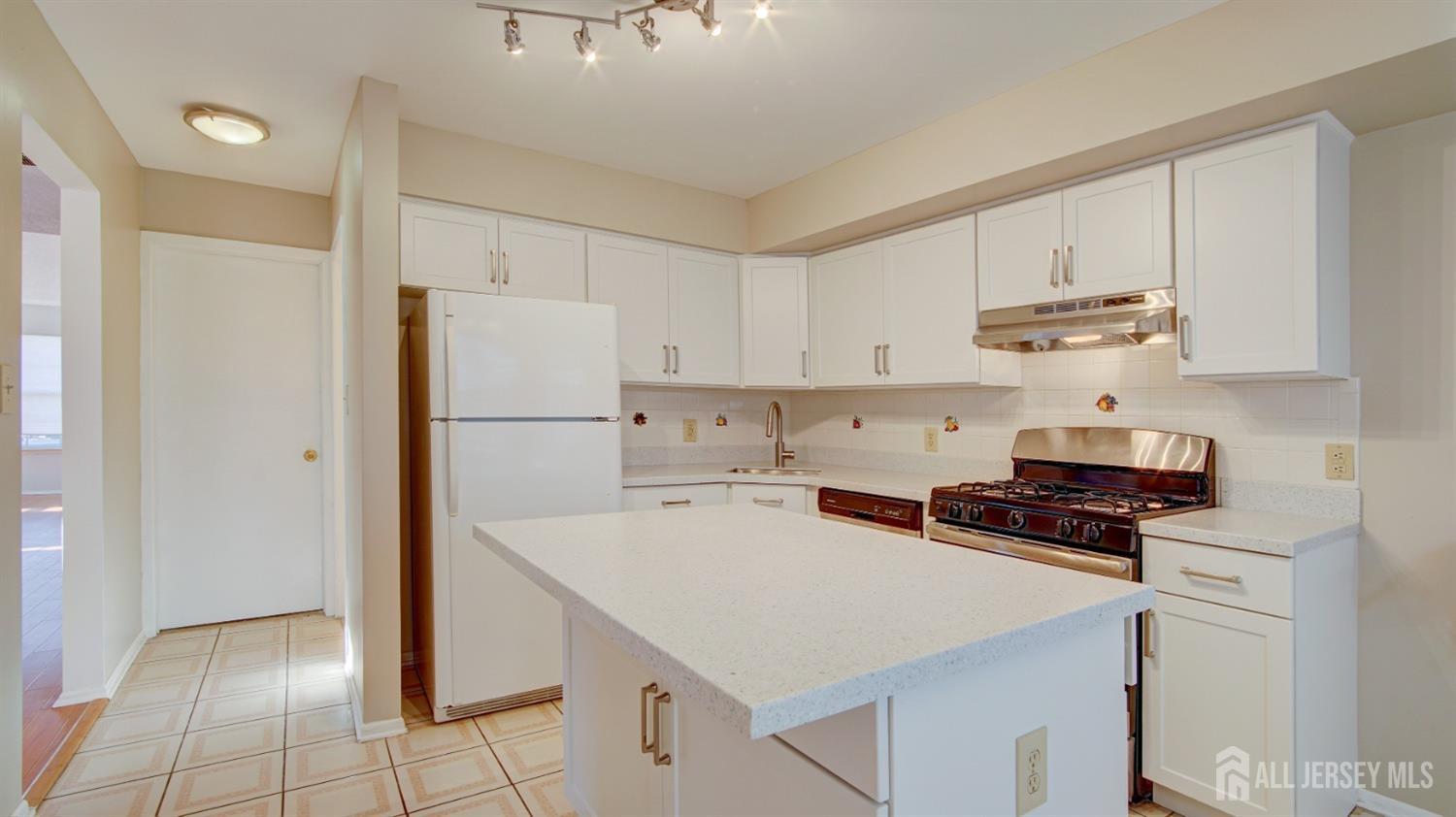 118 Orion Road Piscataway, NJ 08854 - Photo 2 of 43 Gallery Image 2