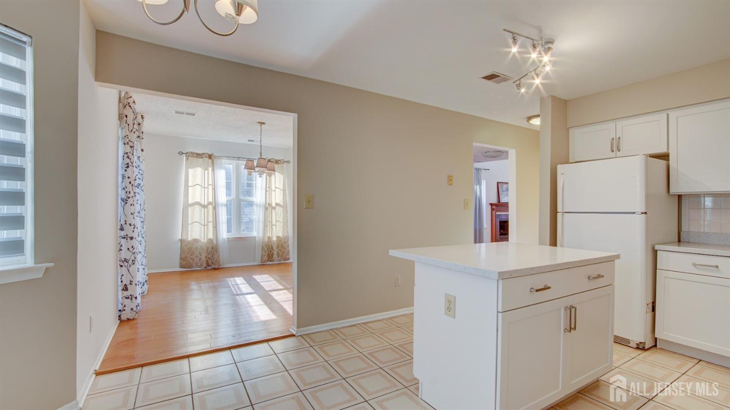 118 Orion Road Piscataway, NJ 08854 - Photo 3 of 43 Gallery Image 3