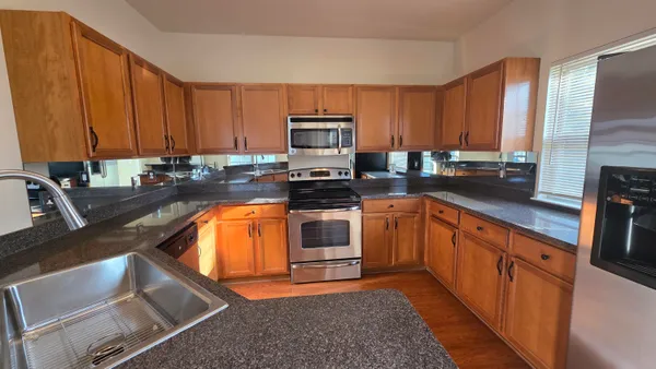 $2,500 | 1449 Beachland Boulevard, Waterford, MI 48328