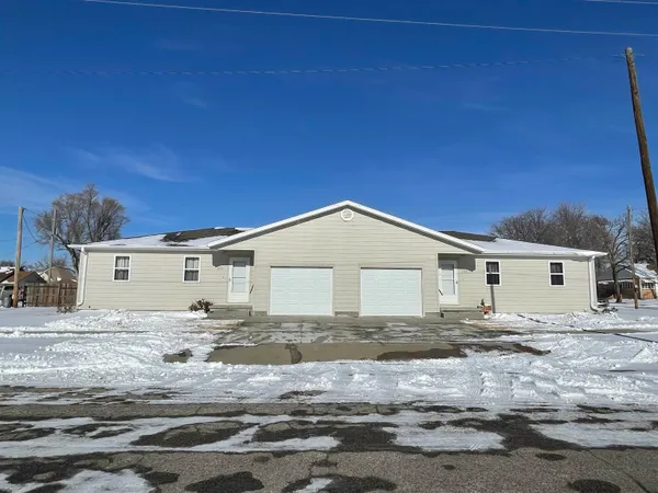 $199,900 | 202 West Albro Street, Unit 2, Claflin, KS 67525