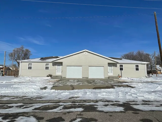 $199,900 | 202 West Albro Street, Unit 2, Claflin, KS 67525