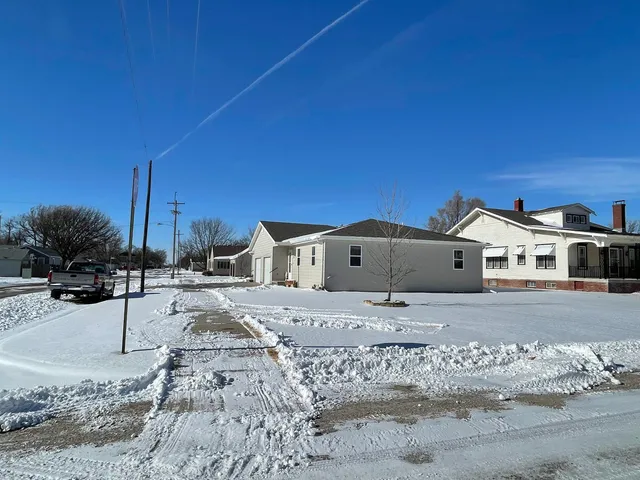$199,900 | 202 West Albro Street, Unit 2, Claflin, KS 67525