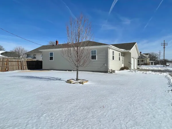 $199,900 | 202 West Albro Street, Unit 2, Claflin, KS 67525