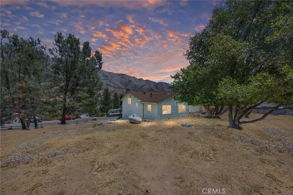 a view of entryway front of house