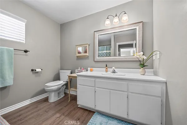 a picture of wall with a white wall