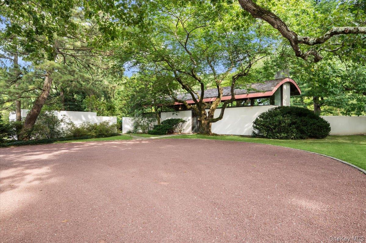 347 Duck Pond Road Locust Valley, NY 11560 - Photo 3 of 49 Gallery Image 3