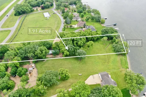 $300,000 | 71 Highway 71 Northeast, Willmar, MN 56201