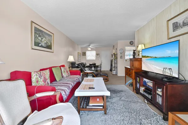 $69,000 | 721 Lori Drive, Unit 313, Palm Springs, FL 33461