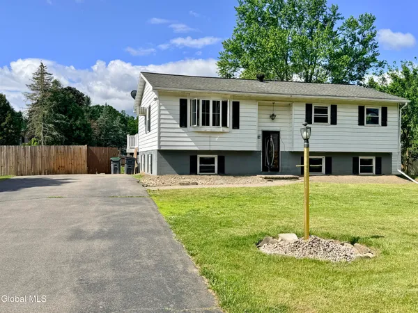 $319,000 | 186 Middletown Road, Waterford, NY 12188