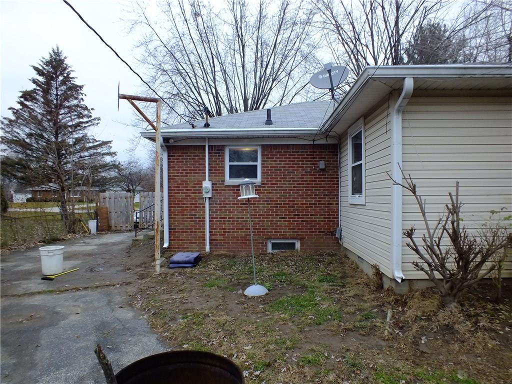 275 Hoss Road Indianapolis, IN 46217 - Photo 2 of 3 Gallery Image 2