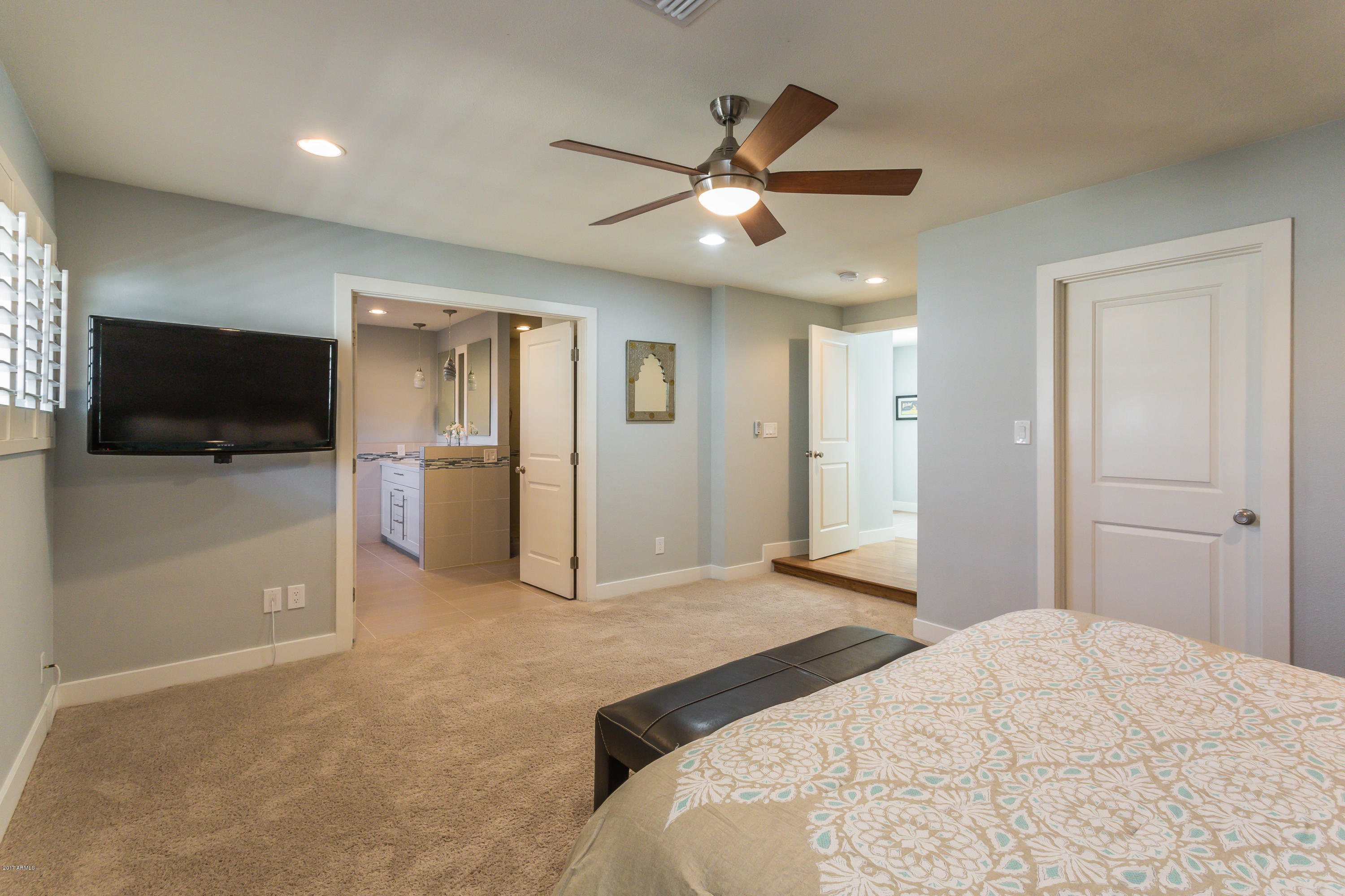 302 East Deepdale Road Phoenix, AZ 85022 - Photo 14 of 26 302 E Deepdale-26