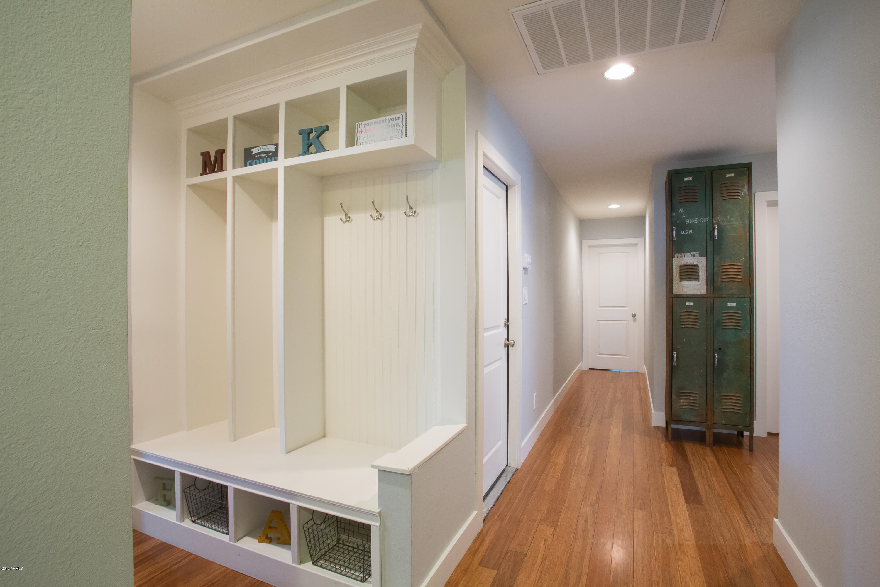 302 East Deepdale Road Phoenix, AZ 85022 - Photo 15 of 26 302 E Deepdale-15