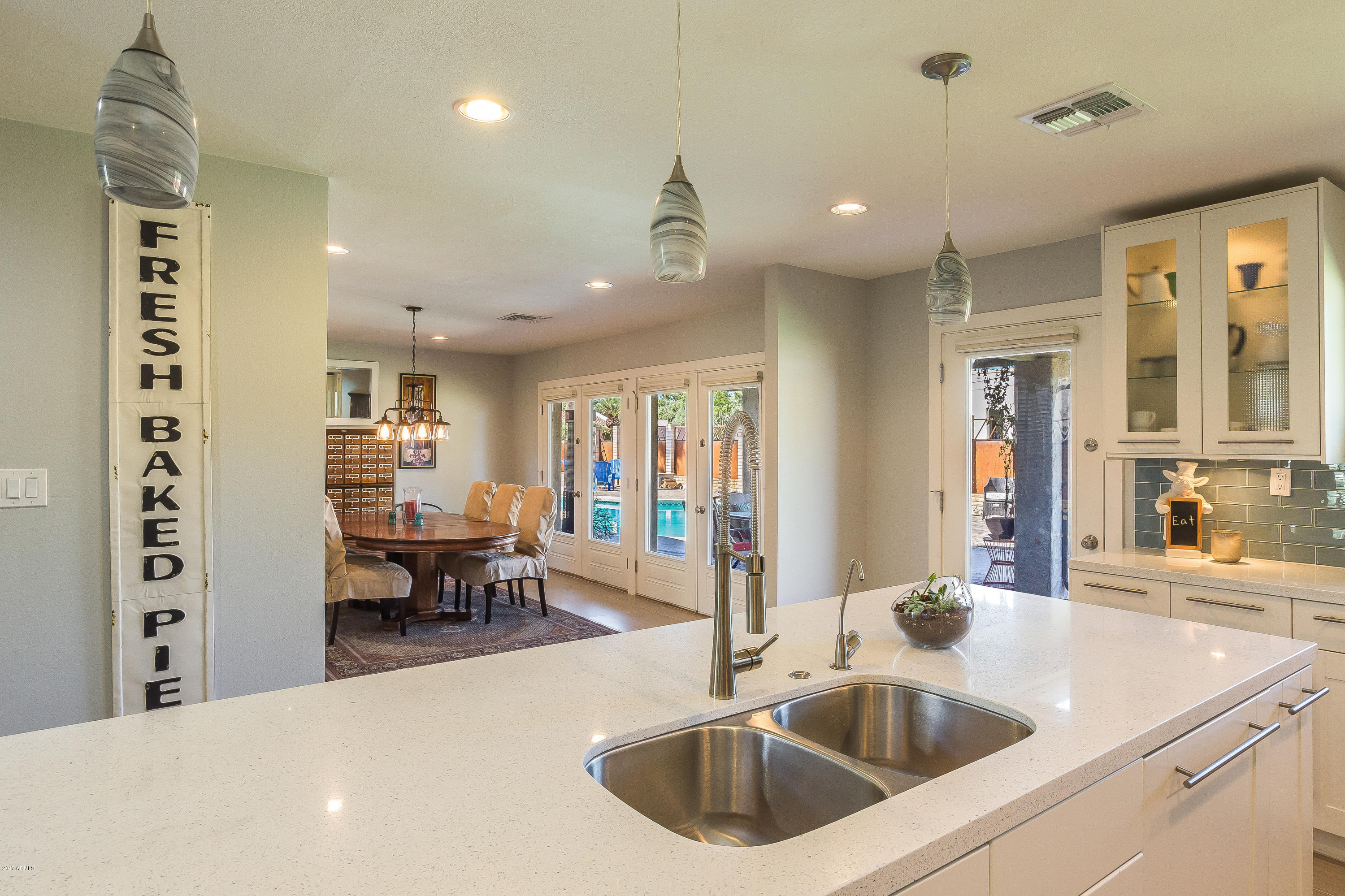302 East Deepdale Road Phoenix, AZ 85022 - Photo 8 of 26 302 E Deepdale-10