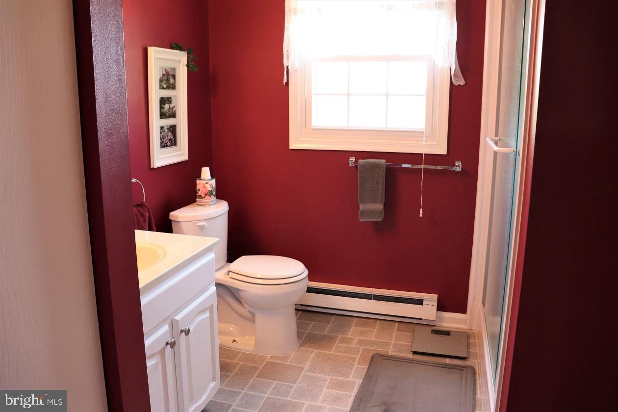 462 Willow Road Lancaster, PA 17601 - Photo 19 of 53 Main Bathroom w/Linen Closet