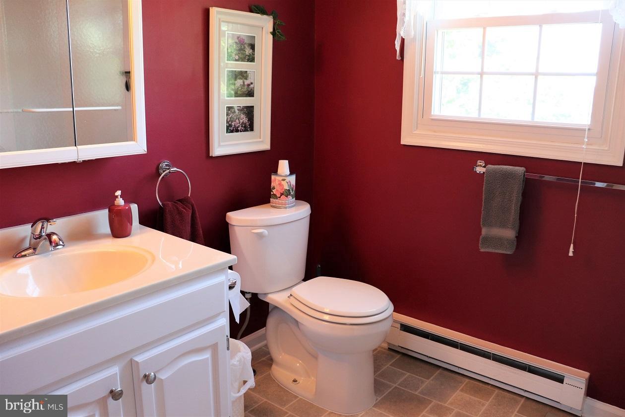 462 Willow Road Lancaster, PA 17601 - Photo 20 of 53 Main Bathroom