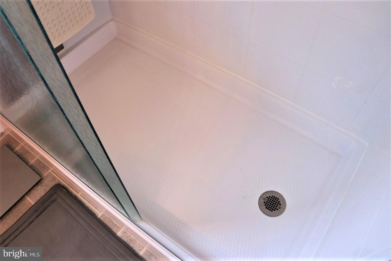 462 Willow Road Lancaster, PA 17601 - Photo 22 of 53 Main Bathroom
