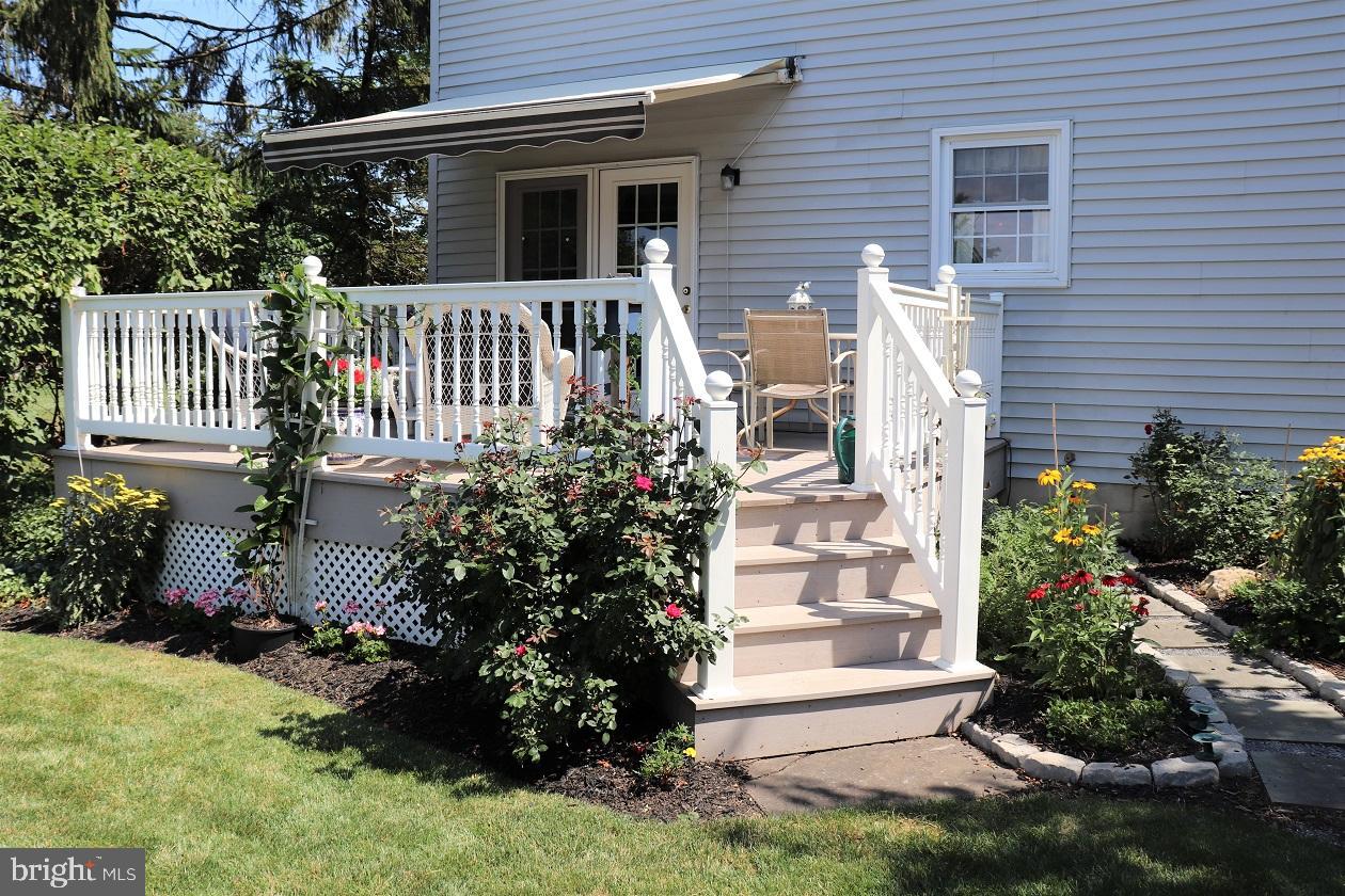 462 Willow Road Lancaster, PA 17601 - Photo 35 of 53 Deck w/Awning
