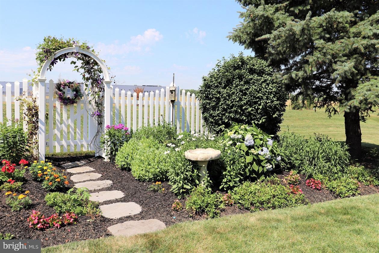 462 Willow Road Lancaster, PA 17601 - Photo 44 of 53 Landscaping Details