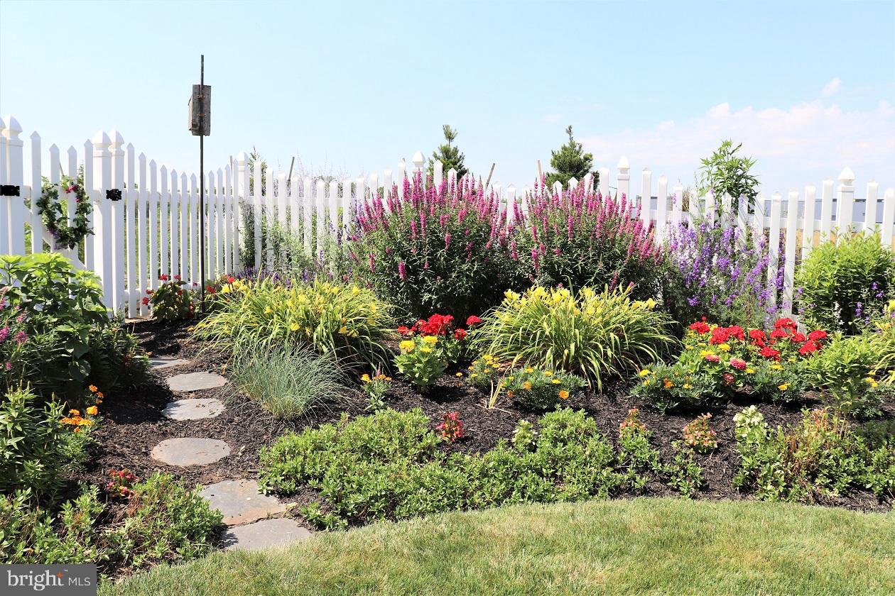462 Willow Road Lancaster, PA 17601 - Photo 45 of 53 Landscaping Details