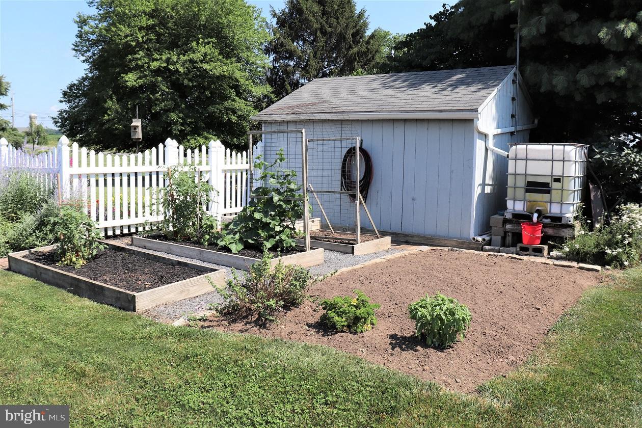 462 Willow Road Lancaster, PA 17601 - Photo 47 of 53 Garden Area