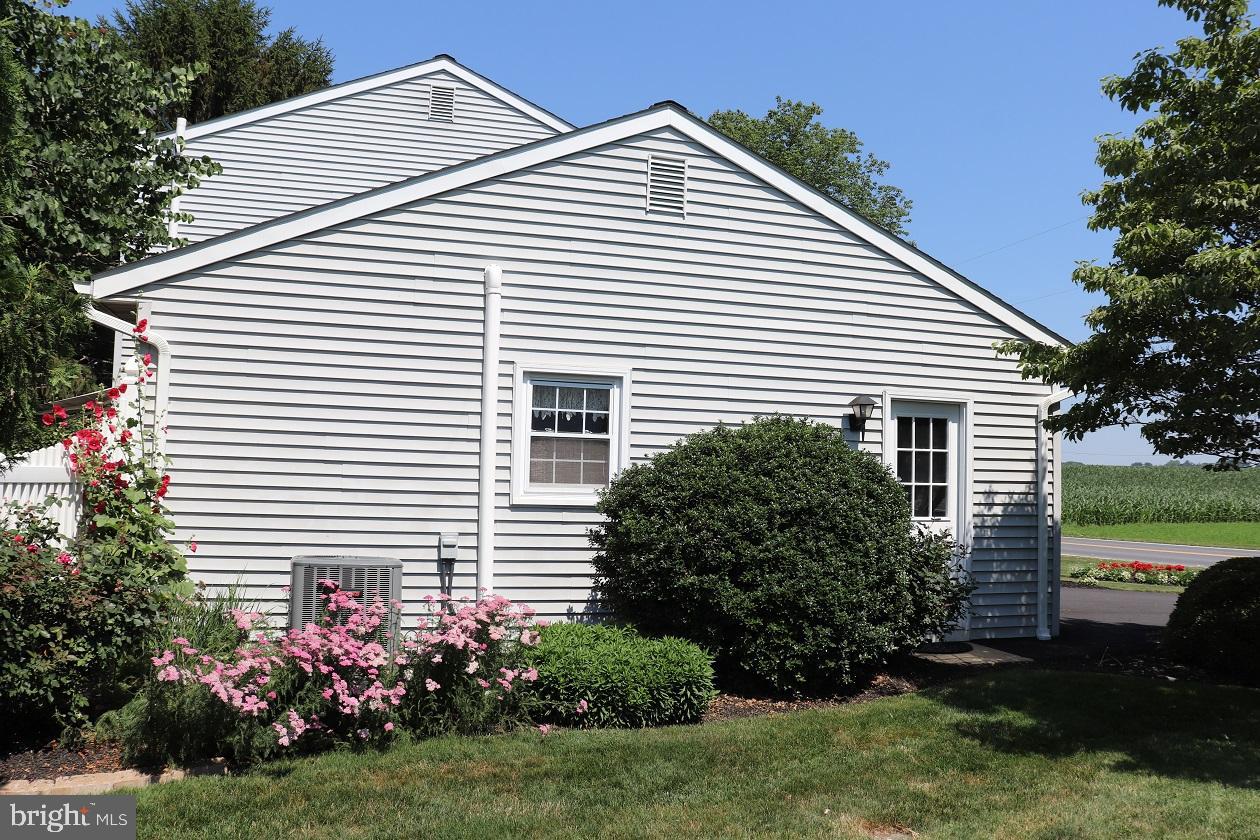 462 Willow Road Lancaster, PA 17601 - Photo 51 of 53 Side of House