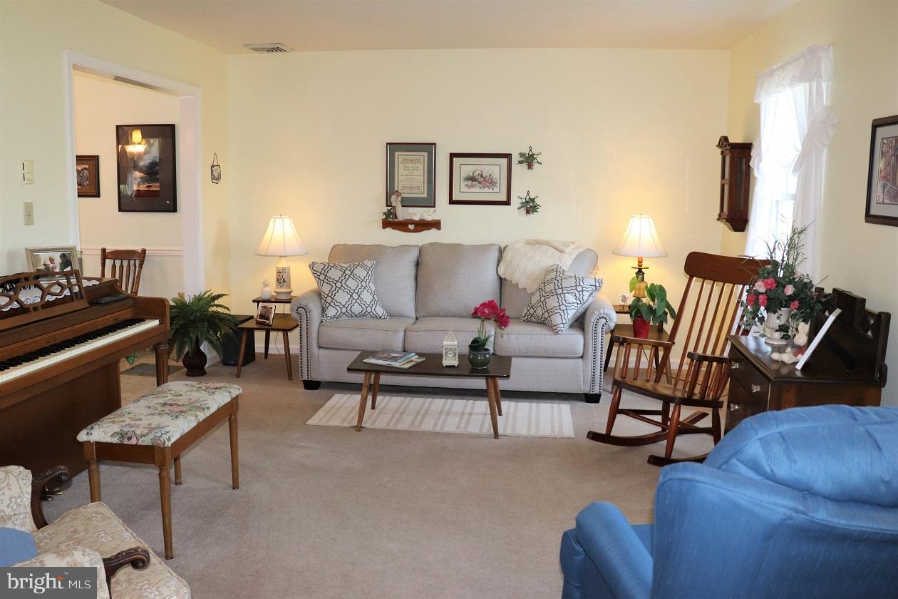 462 Willow Road Lancaster, PA 17601 - Photo 8 of 53 Living Room