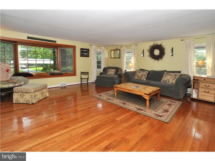 1960 Terwood Road Huntingdon Valley, PA 19006 - Photo 3 of 21 Living Room