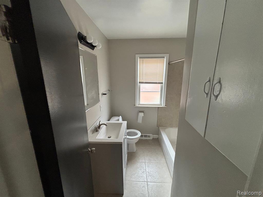 24924 Grove Avenue Eastpointe, MI 48021 - Photo 8 of 9
