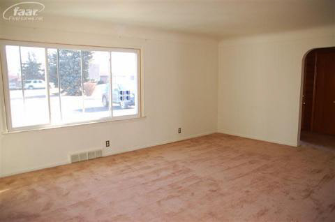 4087 Beecher Road Flint, MI 48532 - Photo 4 of 17 20348653-3.JPG